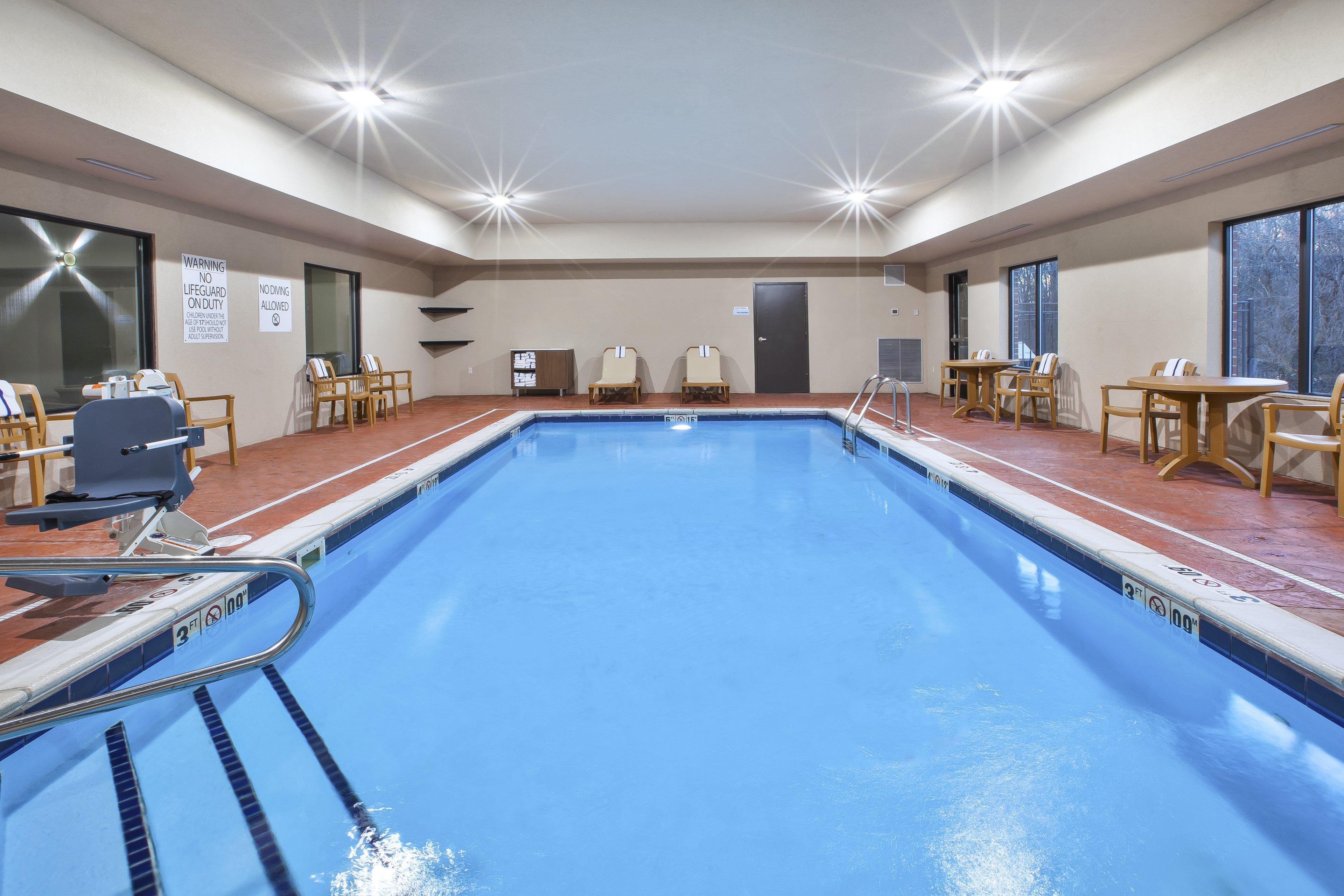 Holiday Inn Express Niles By Ihg Exterior photo